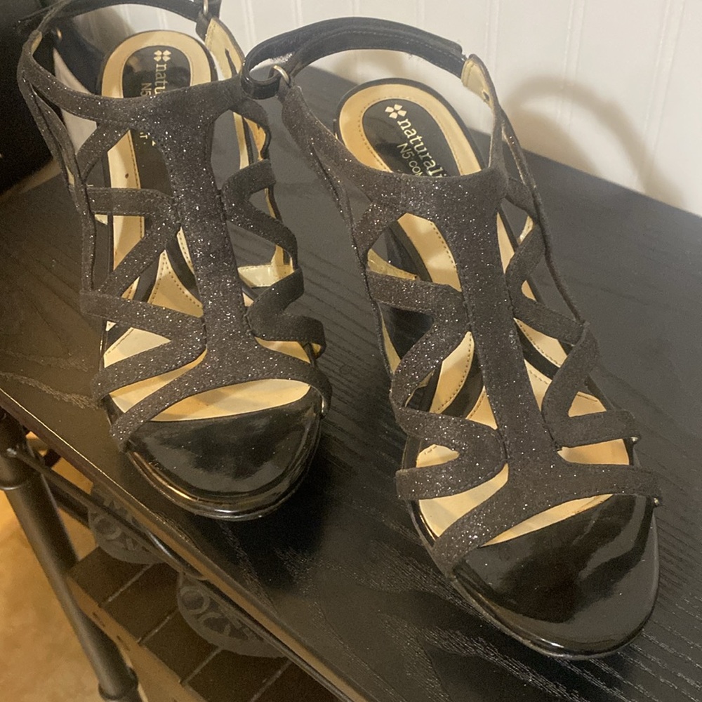 Comfortable heels by Naturalizer. Worn once! Like new!